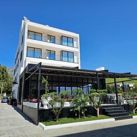 Kaan Hotel Radhimë Buitenkant foto