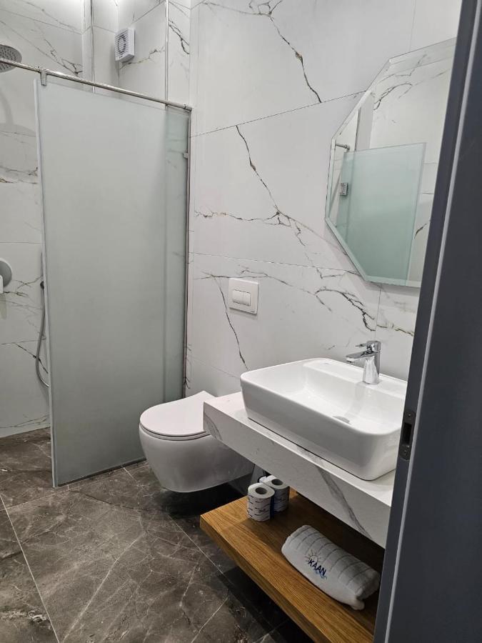 Kaan Hotel Radhimë Buitenkant foto