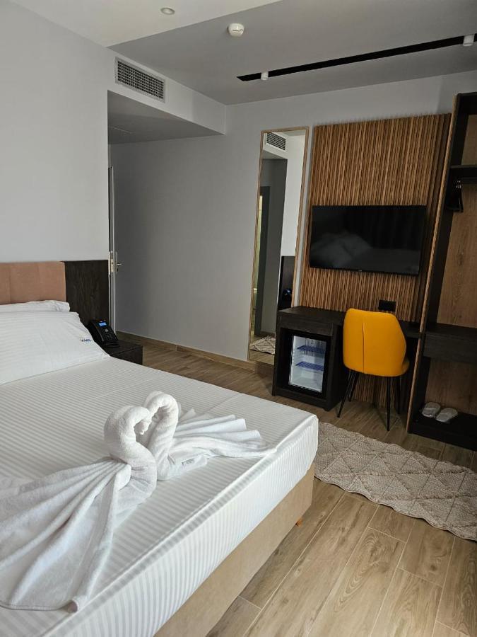 Kaan Hotel Radhimë Buitenkant foto