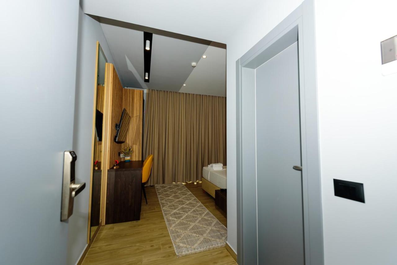 Kaan Hotel Radhimë Buitenkant foto