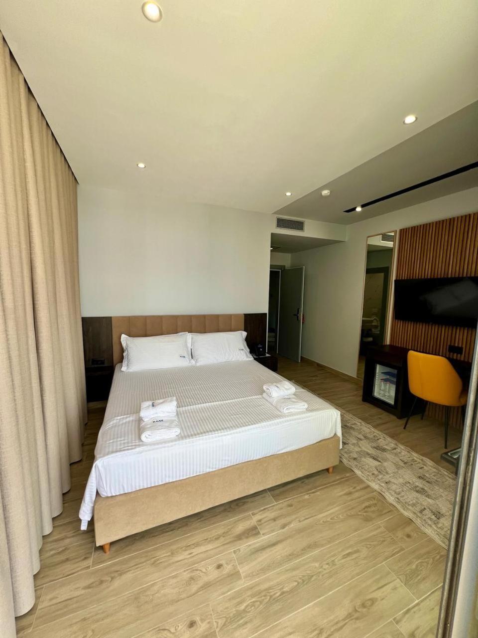 Kaan Hotel Radhimë Buitenkant foto