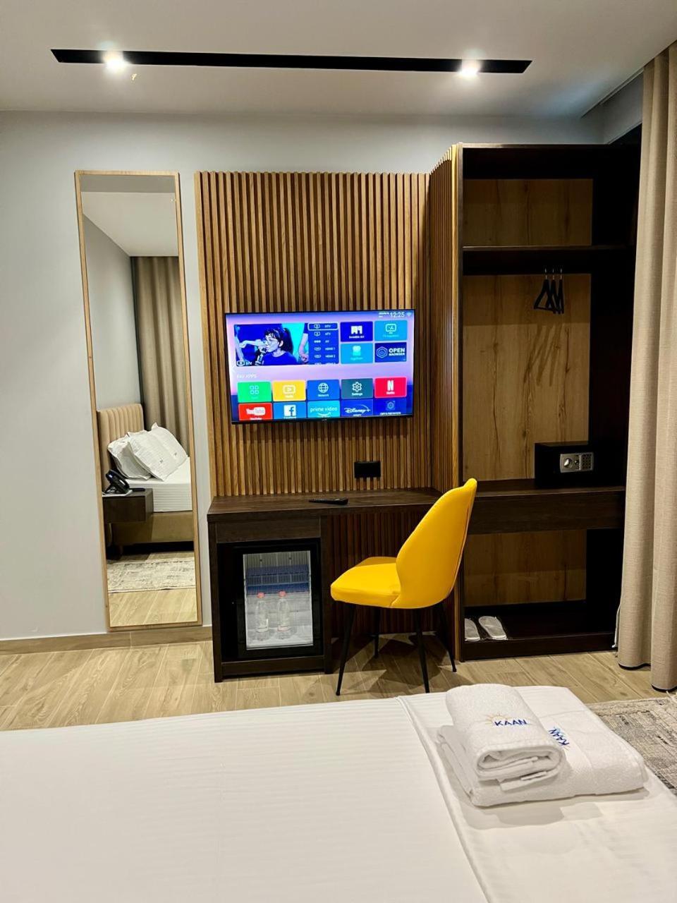 Kaan Hotel Radhimë Buitenkant foto