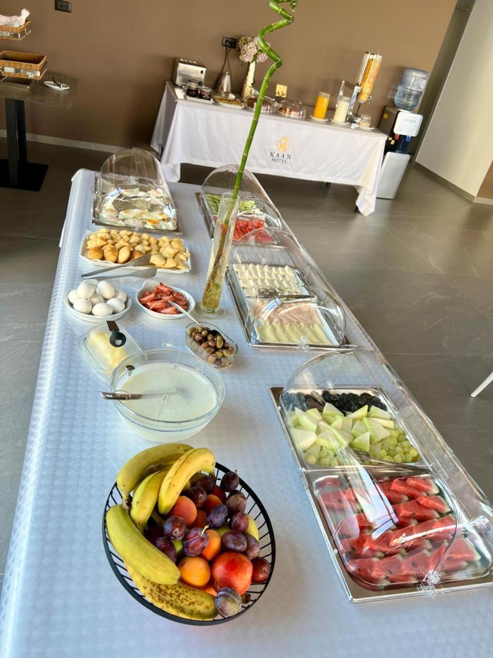 Kaan Hotel Radhimë Buitenkant foto